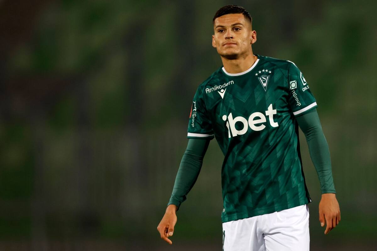 Cepeda con la camiseta de Santiago Wanderers.
