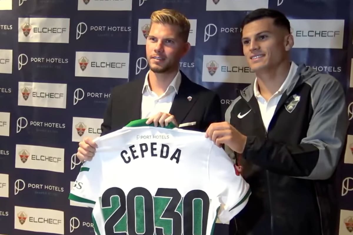 El delantero fue presentado en Elche.