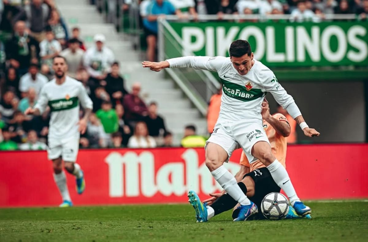 Tras su gol ante el Valencia el 11 de abril, fue perdiendo presencia en el Elche. Foto: Instagram @lucascepeda.10