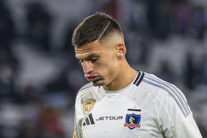 El zurdo no atraviesa su mejor momento en Colo Colo y Rafael Olarra se mostró preocupado por ello. Foto: Felipe Escobedo