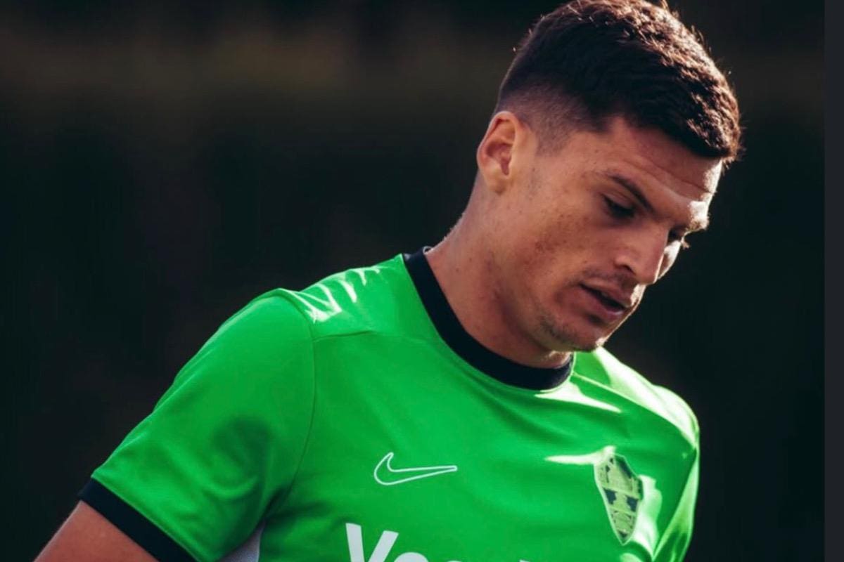 El delantero chileno ya entrena con Elche Club de Fútbol en España. Foto: Elche.