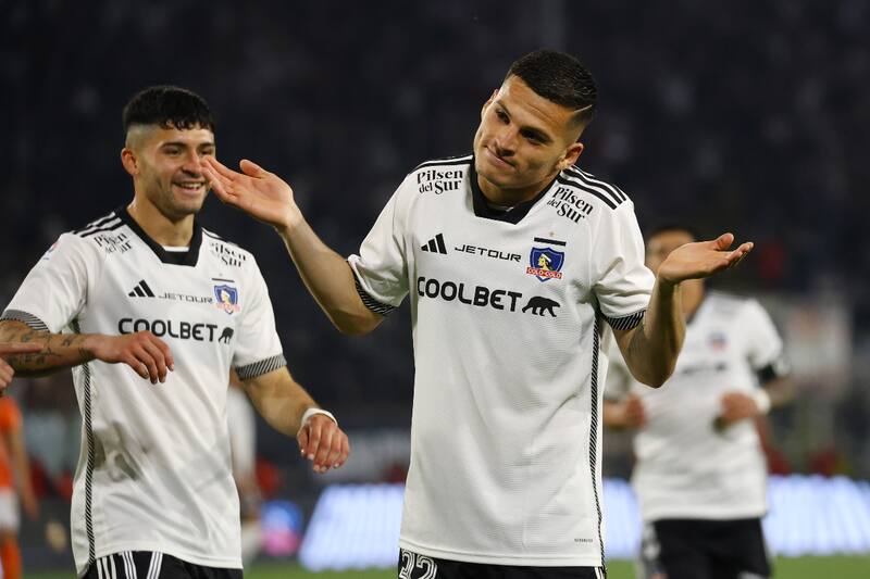 Lucas Cepeda celebrando su gol ante Cobresal en el Monumental