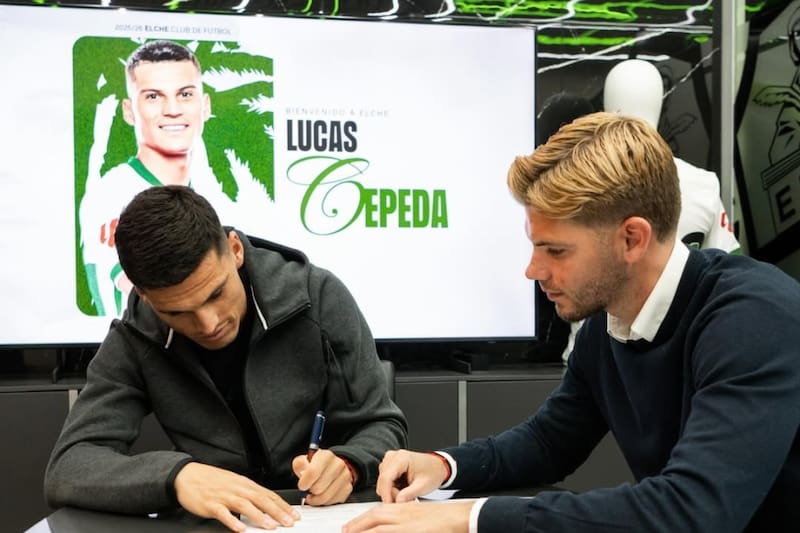 El extremo chileno es nuevo refuerzo del Elche.