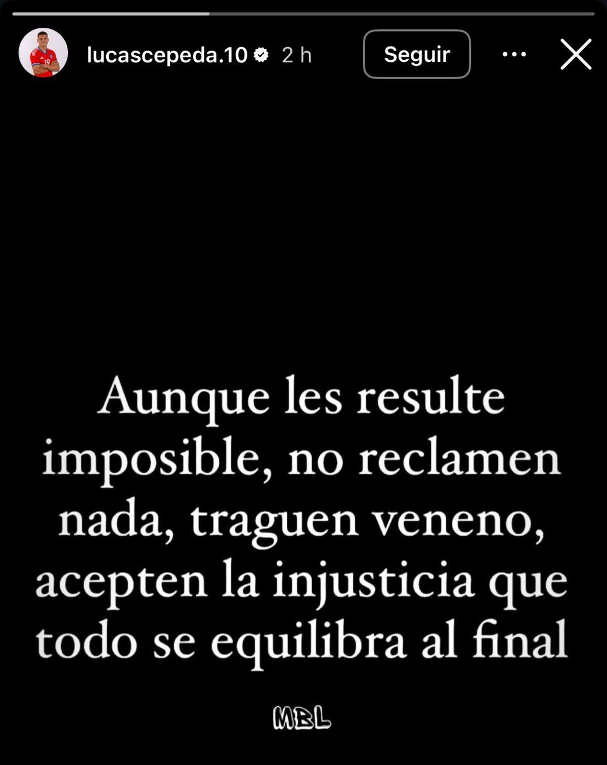 Historia en Instagram del delantero tras definir su futuro.