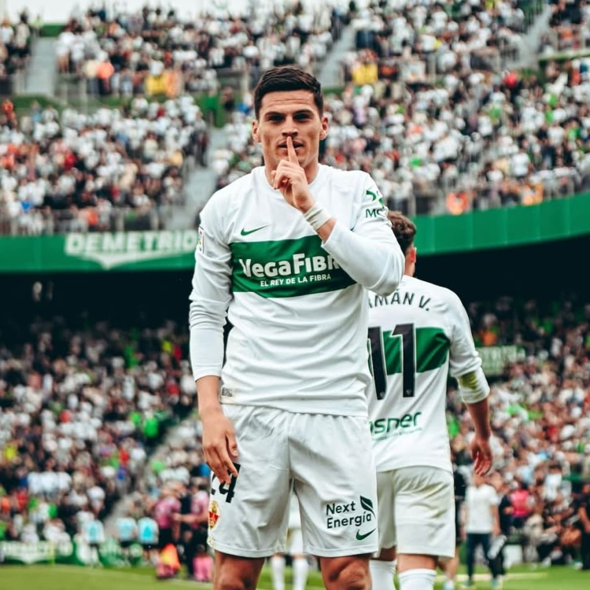 VIDEO | Lucas Cepeda marca su primer gol en España y manda al Sevilla de Alexis y Suazo a zona de descenso