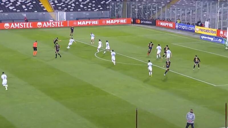 El golazo de Lucas Cepeda para Colo Colo que sorprendió a Racing y a Gabriel Arias