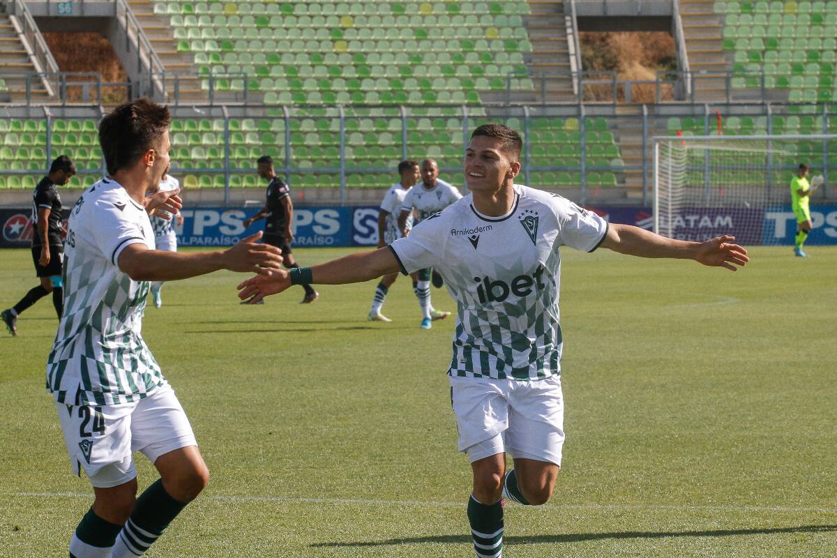 Lucas Cepeda se formó en Santiago Wanderers y jugó allí hasta el año pasado, antes de partir a Colo Colo. (Foto: Aton)