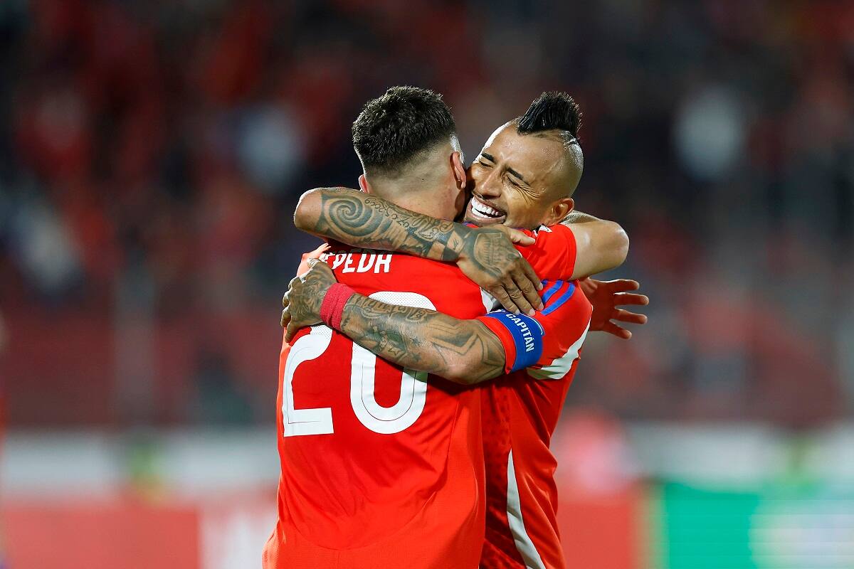 Lucas Cepeda y Arturo Vidal en Chile vs Venezuela. Agencia Aton