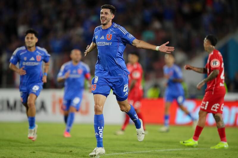 Uno de los refuerzos de la U que brilló en el debut del Romático Viajero frente a Ñublense. Foto: @udechile.