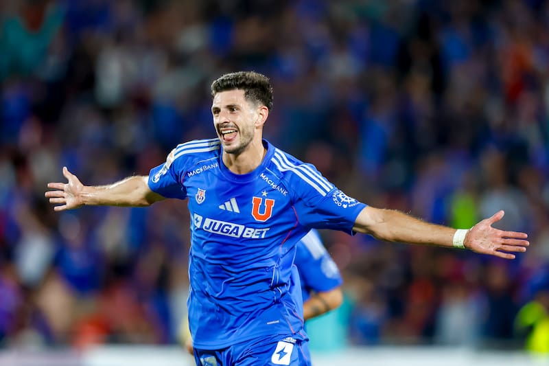 celebrando su gol en la U. Foto: Aton.