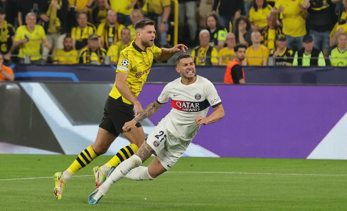 se lesionó intentando defender a Füllkrug