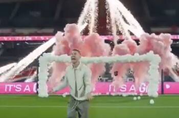 ¿No será mucho? Defensa del PSG utilizó el Parque de los Príncipes para la revelación de género de su bebé