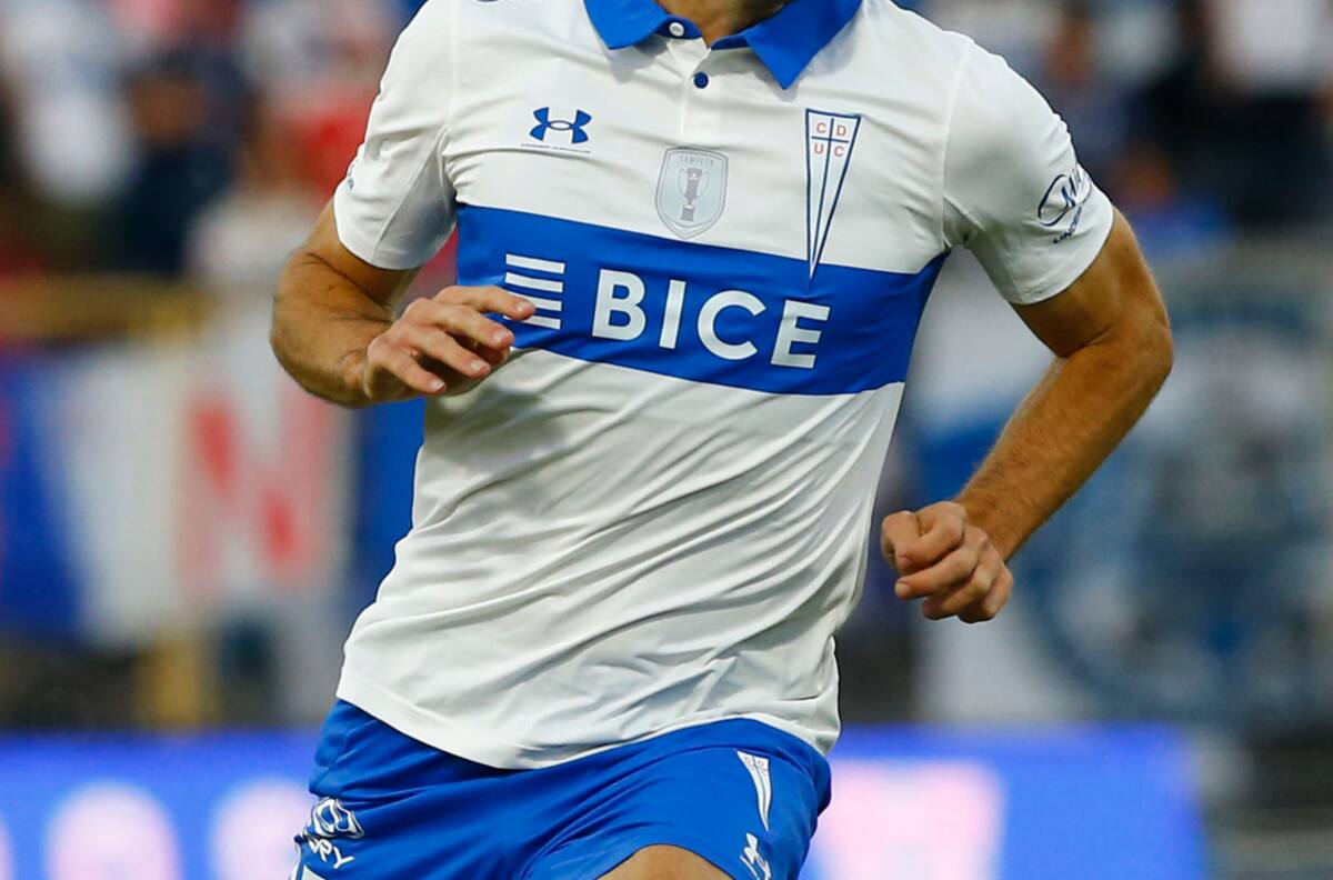 El criticado refuerzo de la UC que ahora la rompe en el fútbol argentino