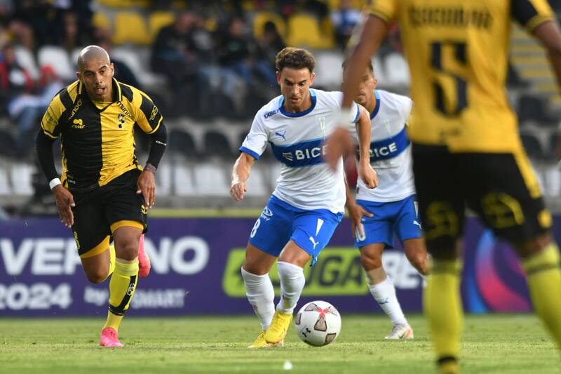 jugó solo 15 partidos en Universidad Católica y regresó a Argentina. Foto: Agencia Aton.