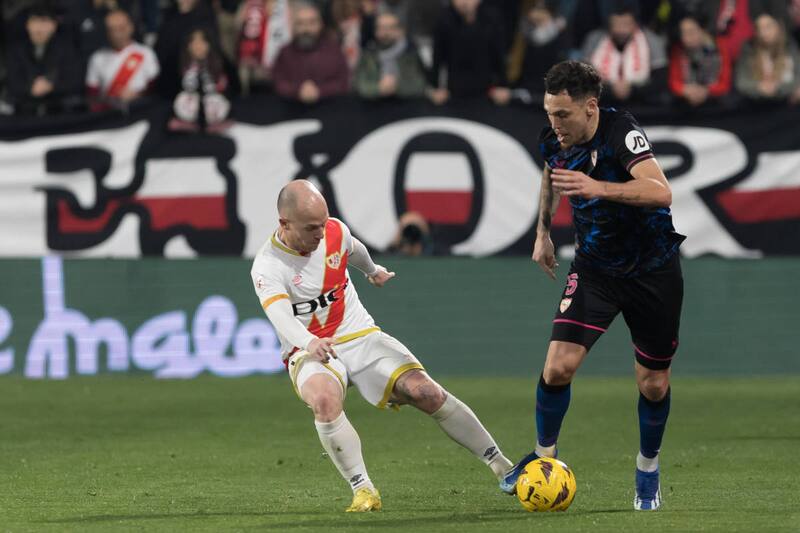 Lucas Ocampos jugando por el Sevilla.