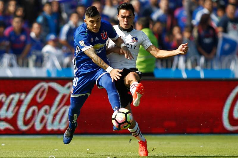 en el Superclásico entre la U y Colo Colo en 2017.