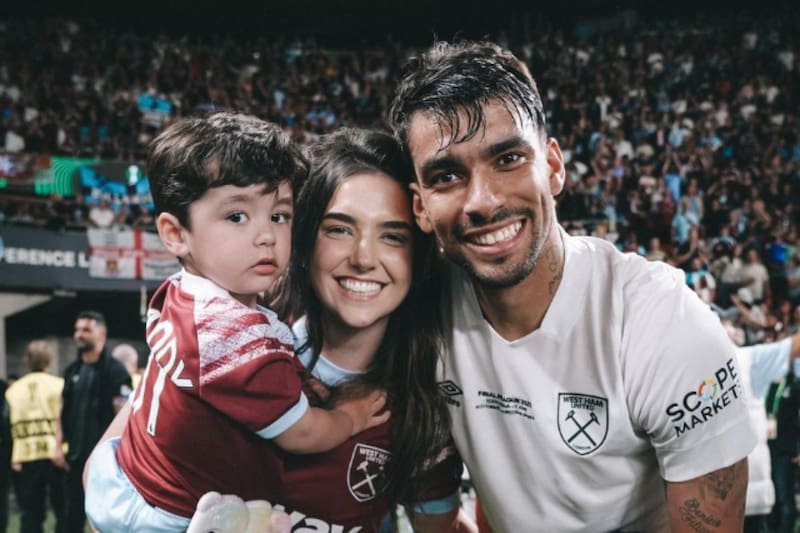 junto a su esposa, María Eduarda Fournier.