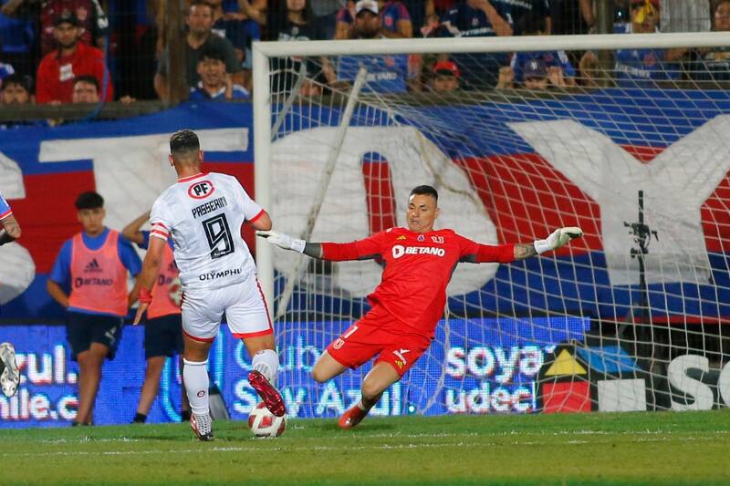 jugando por Unión La Calera contra Universidad de Chile.