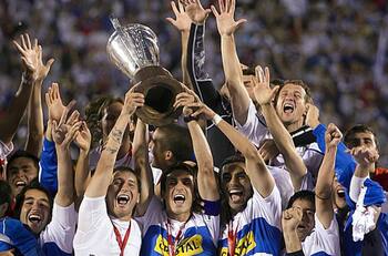 Recordado goleador de la UC sorprende y ficha por un tricampeón de la Copa Libertadores