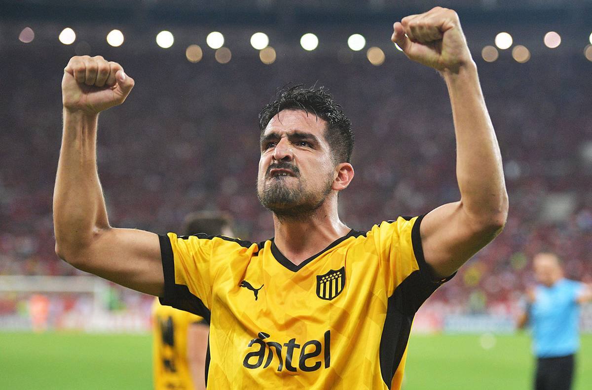 Problemas para Colo Colo: Vélez también quiere a Lucas Viatri