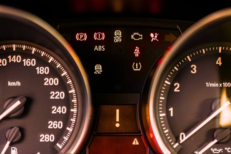 Revisa cuál es la luz que si lo tomas atención puede provocar un accidente.