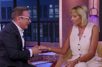 Lucho Jara predice el futuro amoroso de Raquel Argandoña tras leerle la mano