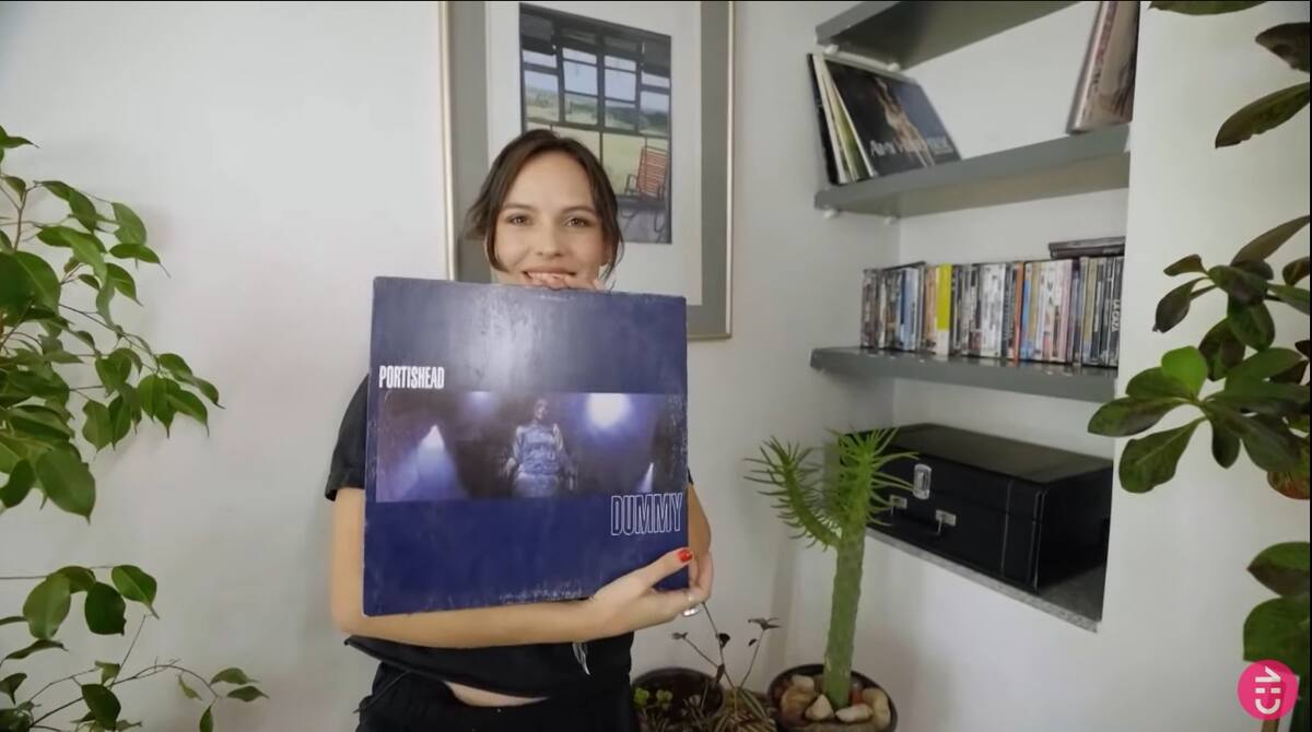 Dummy es el primer álbum de estudio de la banda de trip hop, su trabajo más recordado y uno de los más influyentes de su carrera.