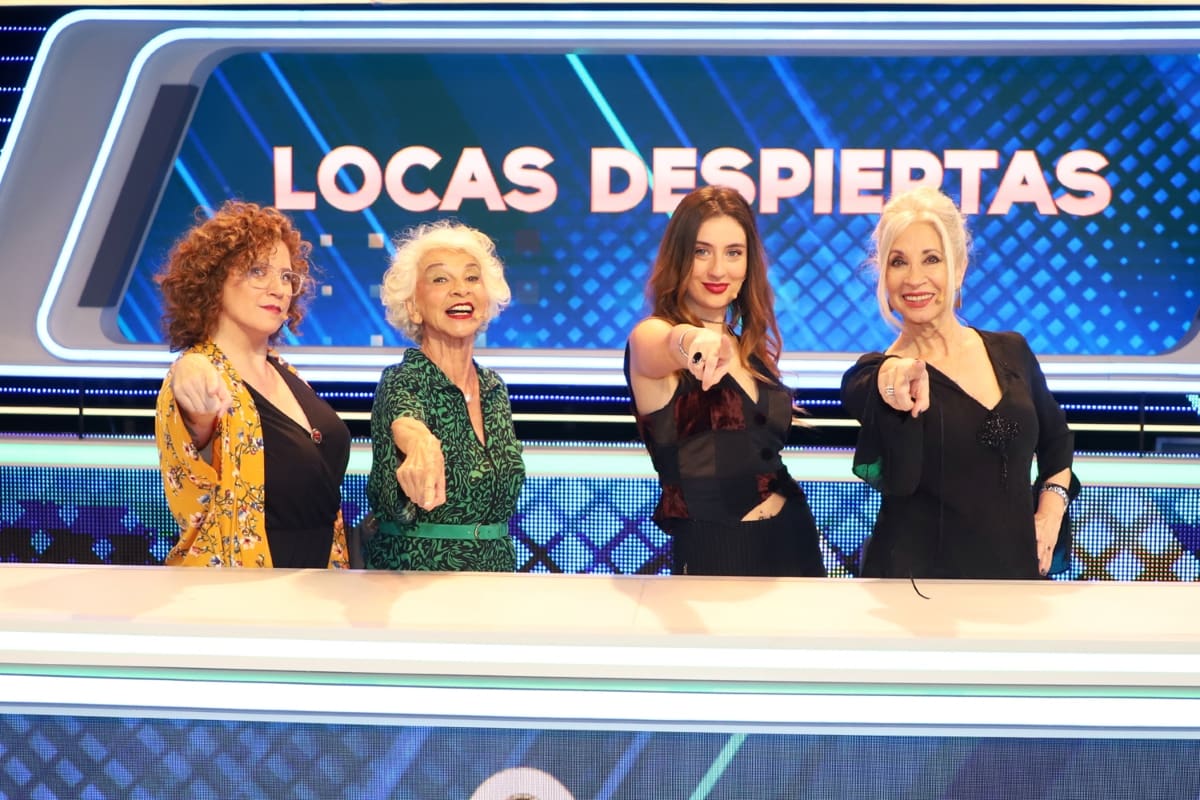 Luciana Ibáñez junto a su madre, Loreto Valenzuela en el programa "¡Que dice Chile!" /Canal 13
