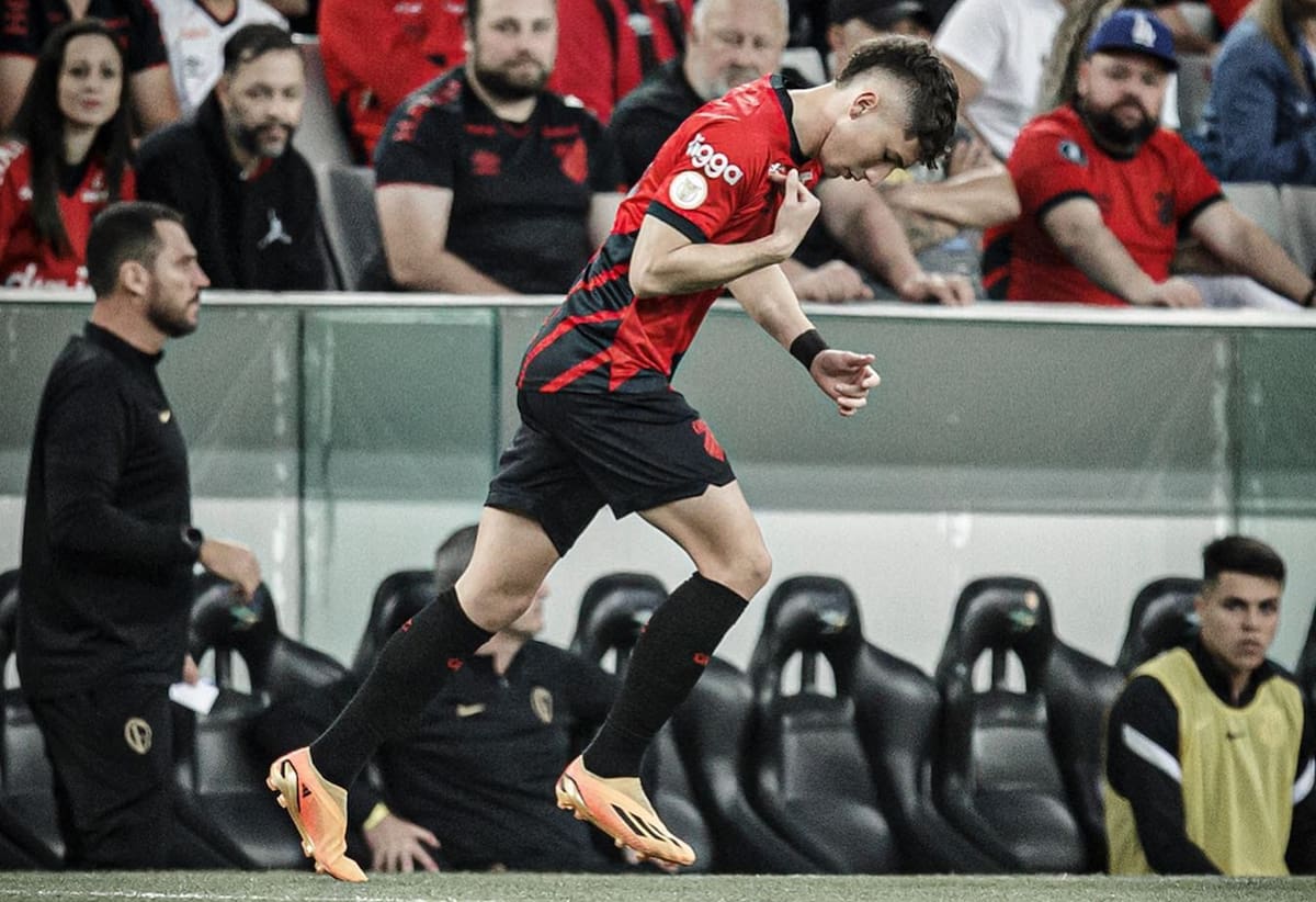 Luciano Arriagada es marginado del Atlético Paranaense