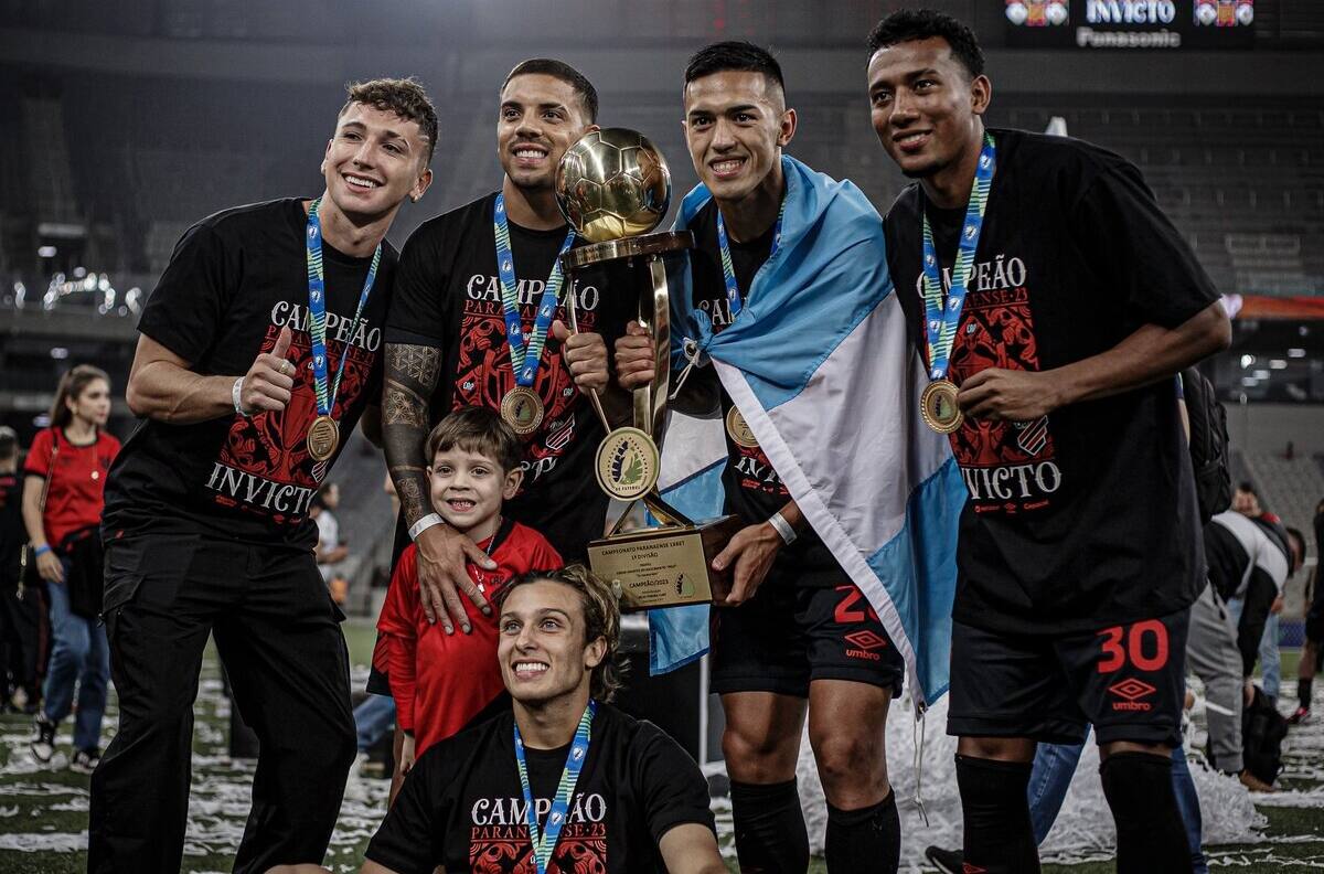 Se formó en Colo Colo, partió al extranjero y ahora quedó sin club a los 23 años