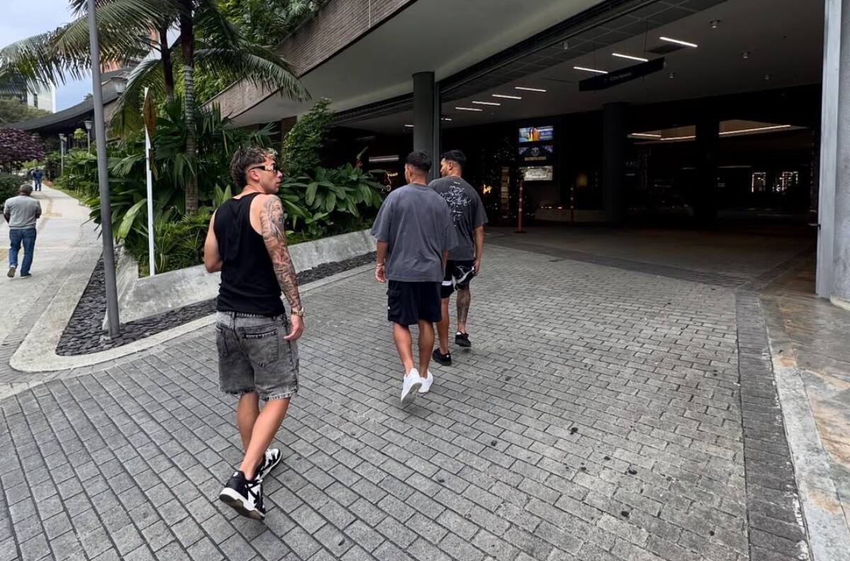 En Medellín: las vacaciones de Vicente Pizarro y Daniel Gutiérrez con un ex delantero de Colo Colo