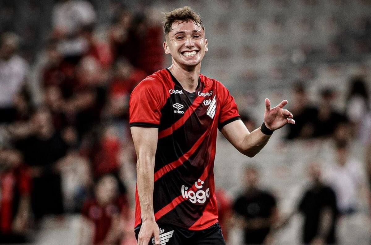 ¿Una oportunidad para Luciano Arriagada? DT del Atlético Paranaense fue despedido