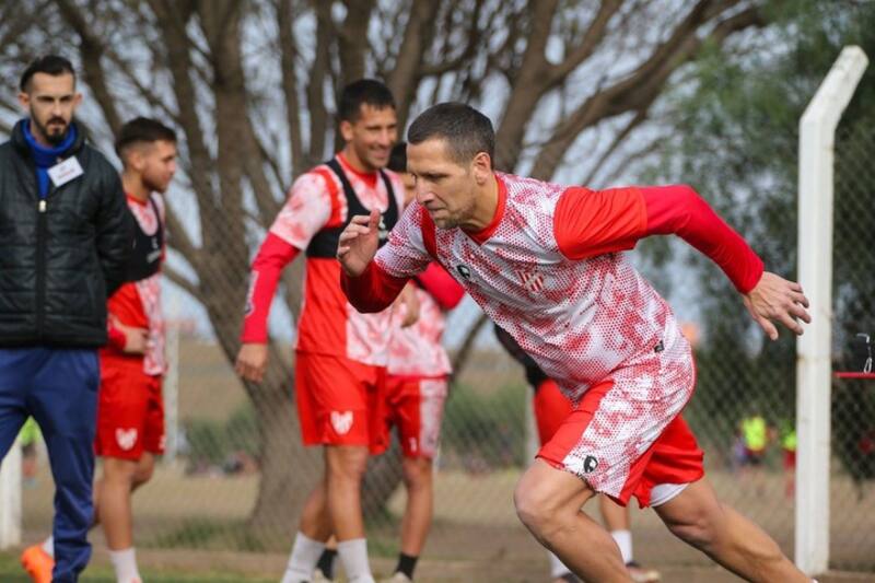 Luciano Aued dejó Instituto para firmar en Unión La Calera.
