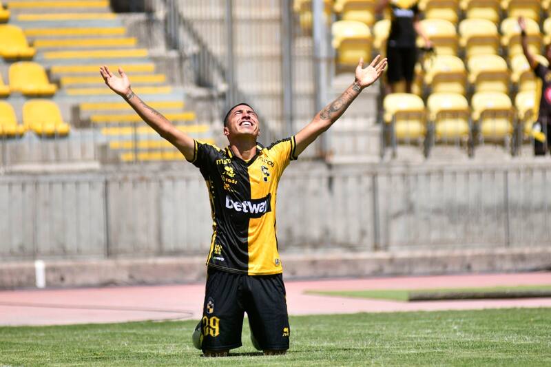 celebrando un gol en Coquimbo Unido.