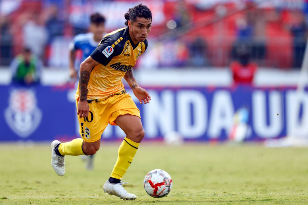 El volante acapara todas las miradas en el fútbol chileno. Foto: Aton.