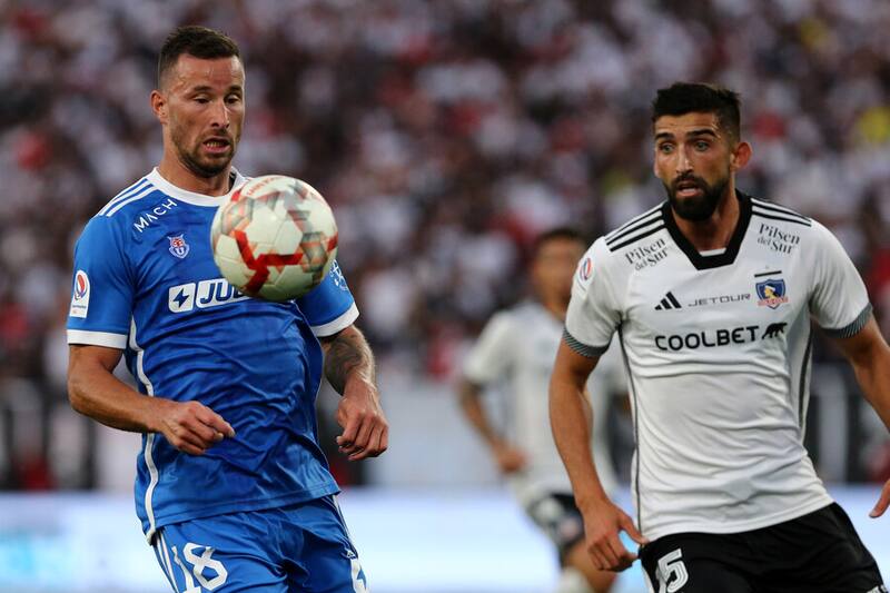 El delantero no pudo marcarle a Colo Colo con la camiseta de la U.  Foto: Aton.