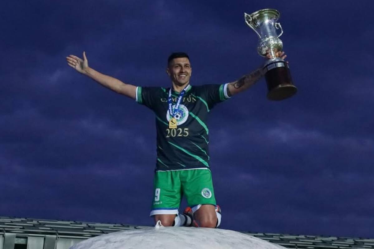 El delantero fue campeón de Segunda División. Foto: @camilosantanaph en Instagram.