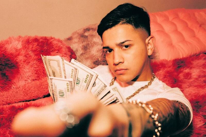 Lucky Brown destaca con sencillos como Mírame y Toda Guapa.