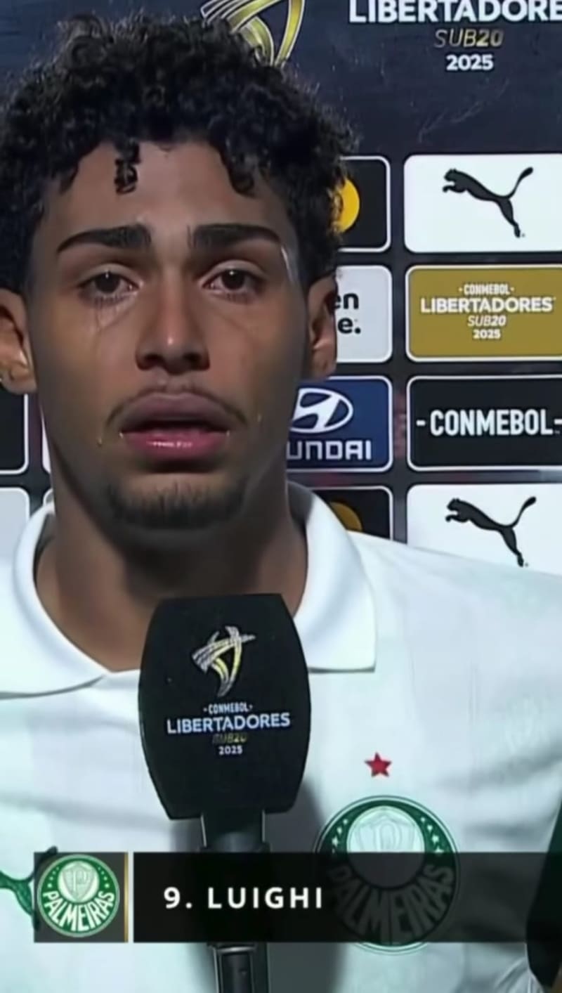 El delantero del equipo sub-20 del Verdao salió entre lágrimas tras recibir cánticos racistas por parte de la afición de Cerro Porteño.