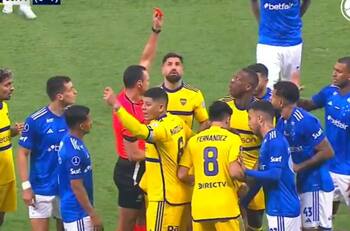 VIDEO | Tiene que ser récord: Advíncula se fue expulsado a los 29 segundos en el Cruzeiro-Boca