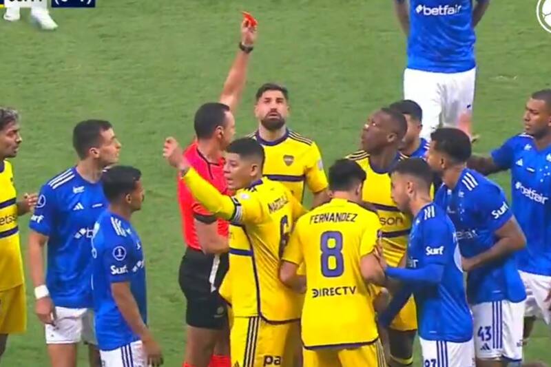 se fue expulsado a los 29 segundos en Brasil ante Cruzeiro.
