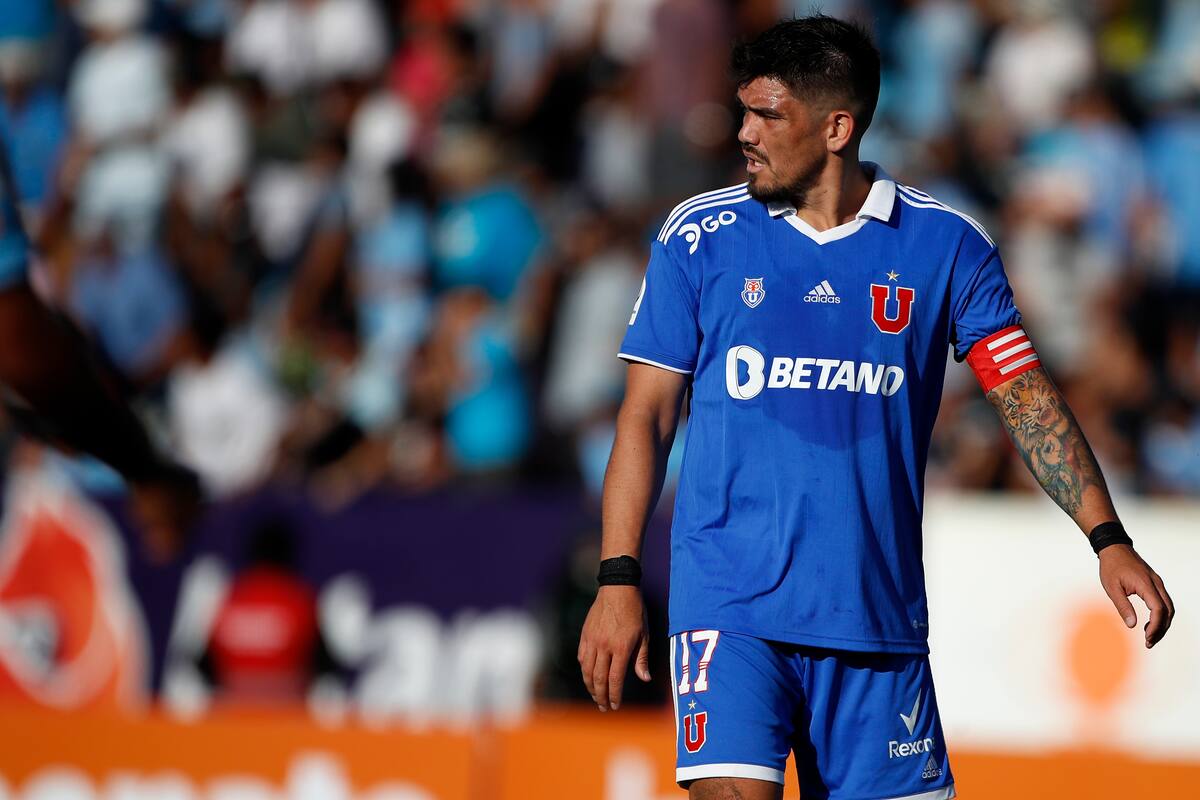 El defensor central ha sido titular en la U en 10 partidos del Campeonato Nacional.
Andres Pina/Photosport