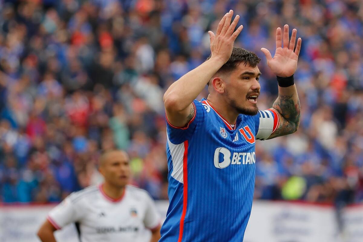 defensor de Universidad de Chile en el Superclásico ante Colo Colo.