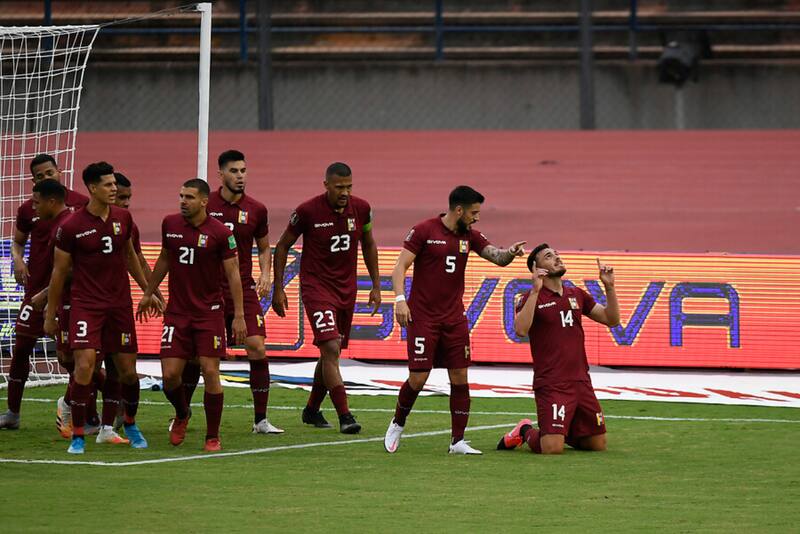 celebrando su gol por Venezuela ante Chile en las Eliminatorias para Qatar 2022 (Foto: Aton)