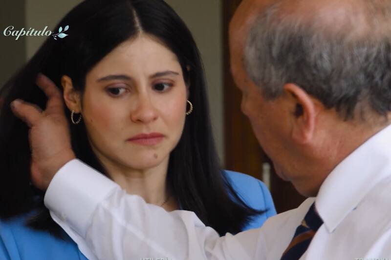 La secretaria vivirá un episodio de acoso por parte de su jefe.