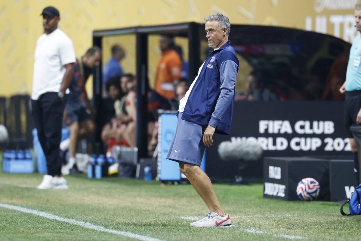 Los pantalones cortos se castigan en el fútbol chileno.