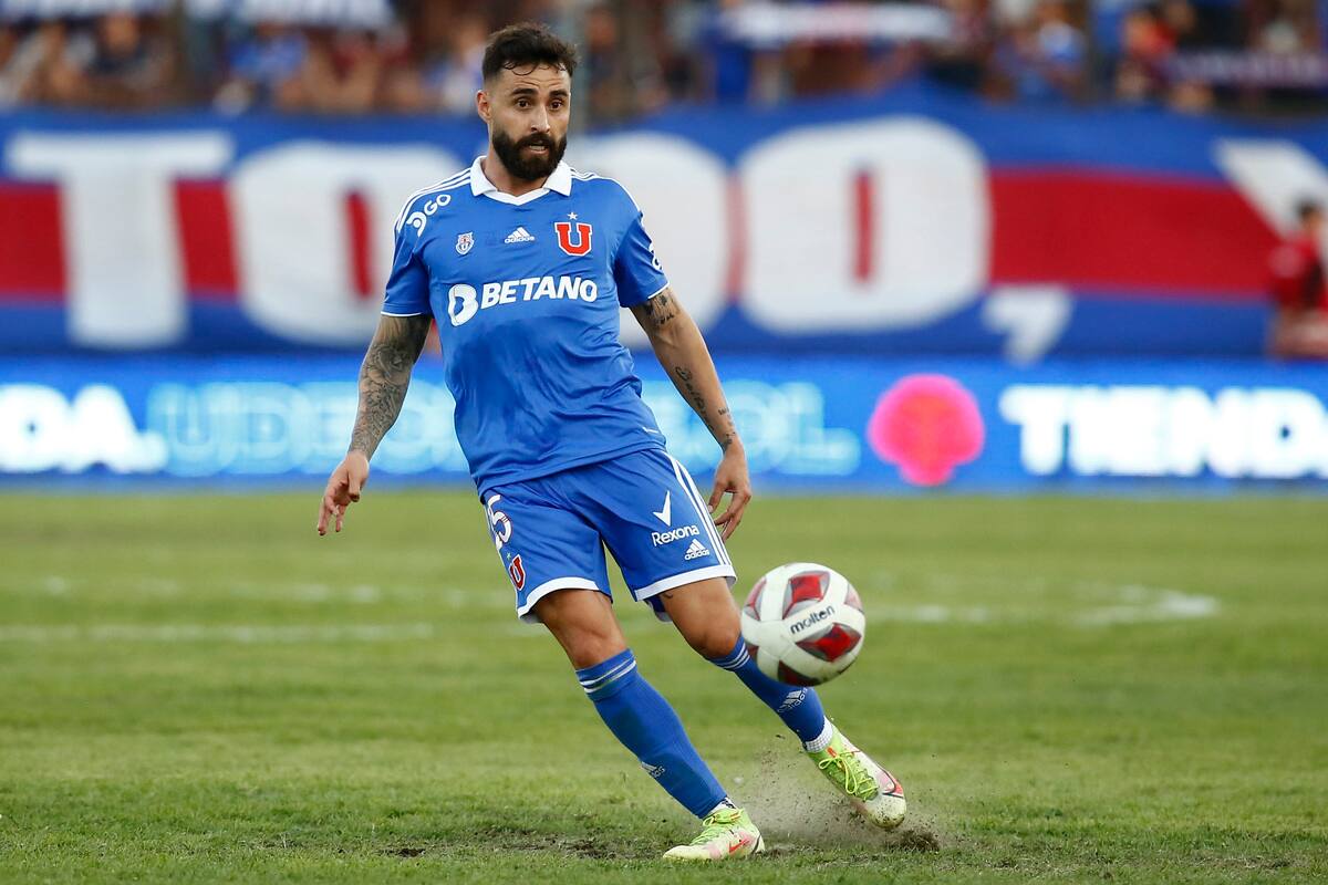 Luis Felipe Gallegos no ve acción en el Club Universidad de Chile desde la tercera fecha del Campeonato Nacional. Crédito: Agencia Aton.
