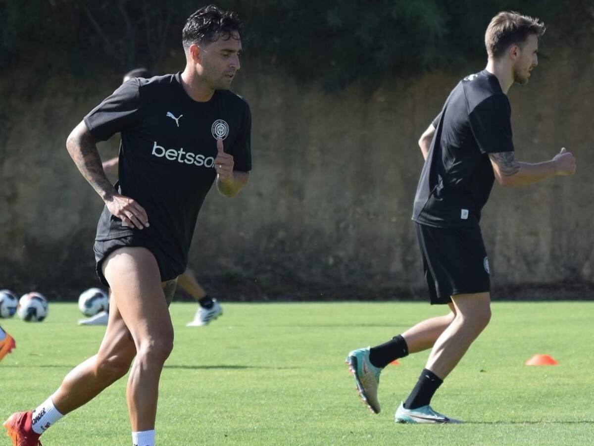 Luis Felipe Gallegos ya se encuentra haciendo la pretemporada con el OFI Creta en Oosterbeek, Países Bajos. (Foto: @OFICreteFC)