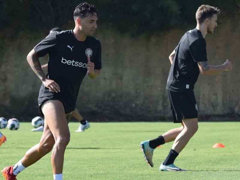Luis Felipe Gallegos ya se encuentra haciendo la pretemporada con el OFI Creta en Oosterbeek, Países Bajos. (Foto: @OFICreteFC)