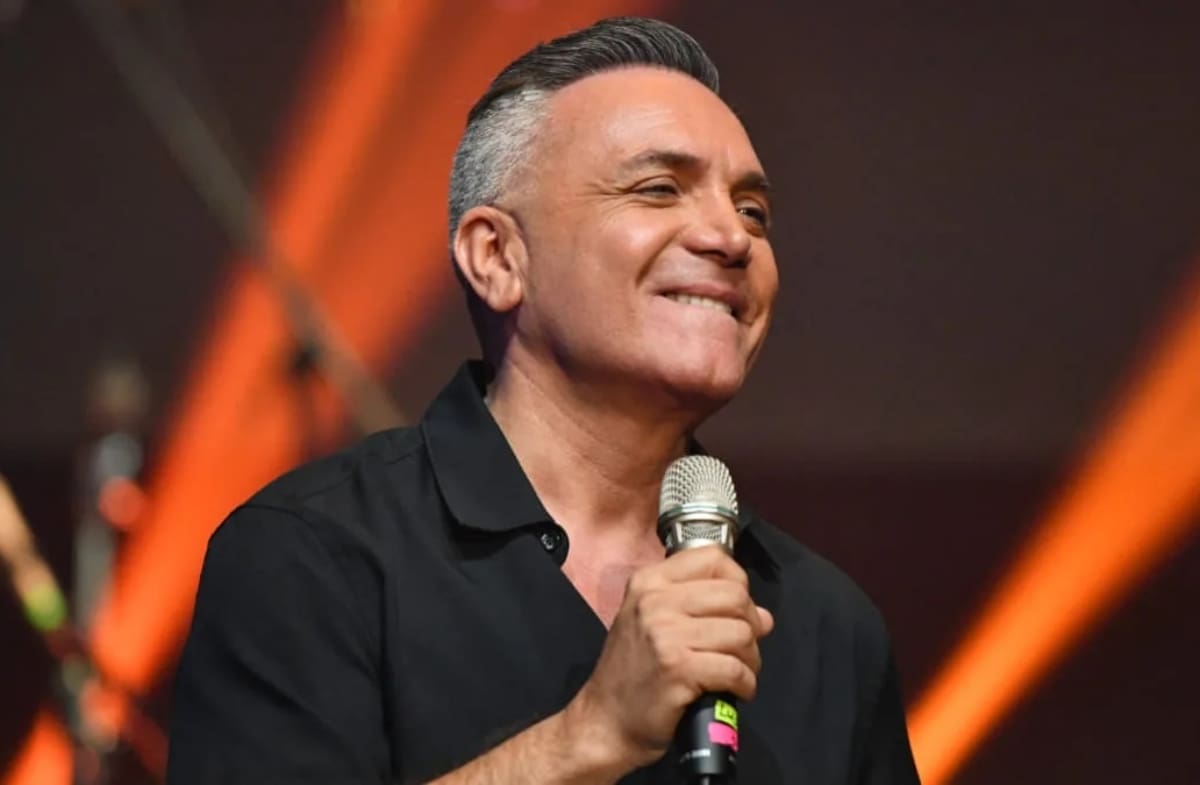 El artista no pude aguantar la emoción cuando recibió la ovación de El Patagual.